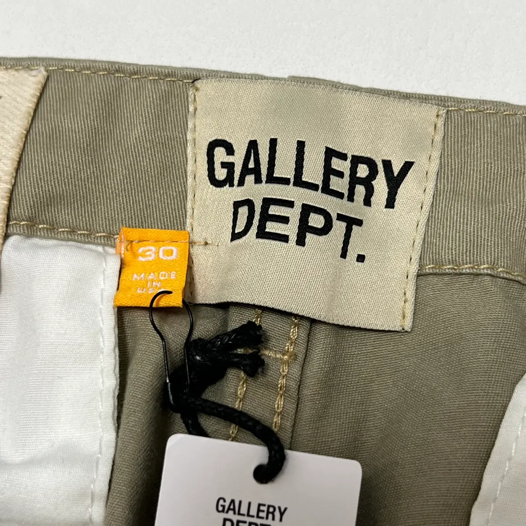 GALLERY DEPT. RICKY SHORT/KHAKI Splash-ink knife-cut khaki work shorts, khaki color 30-32-34-36 code, re-adjusted version, re-washed to make old VINTAGE, hand-made acrylic splash-ink graffiti, genuine cowhide steel stamped LOGO leather tag, original version with LOGO buttons